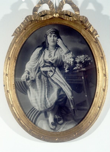 Portrait de Rosa Hananel épouse Jerusalmi en costume turc